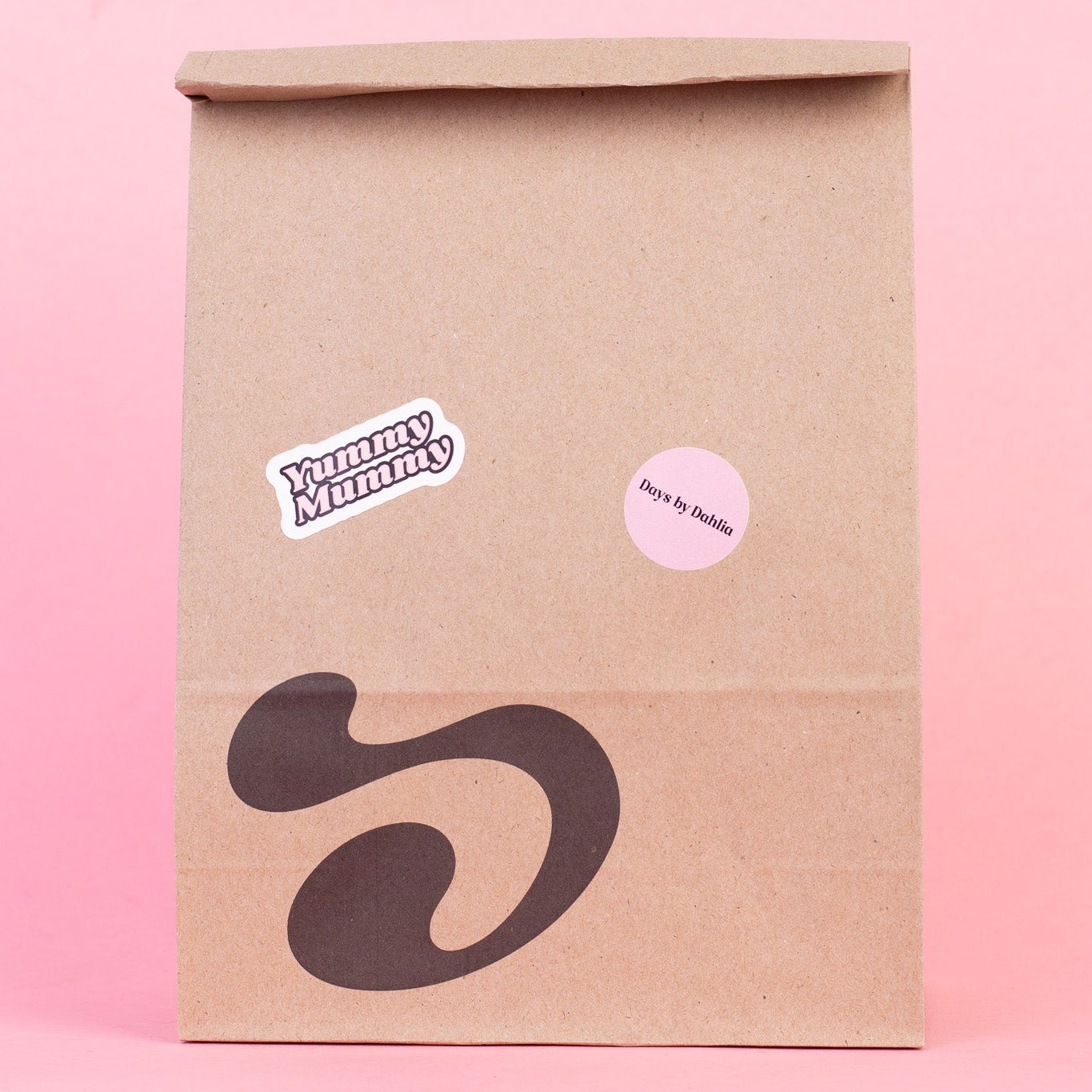 Yummy Mummy Skincare Duo -lahjasetti uudelle äidille sisältäen raskausöljyn ja hoitovoiteen.